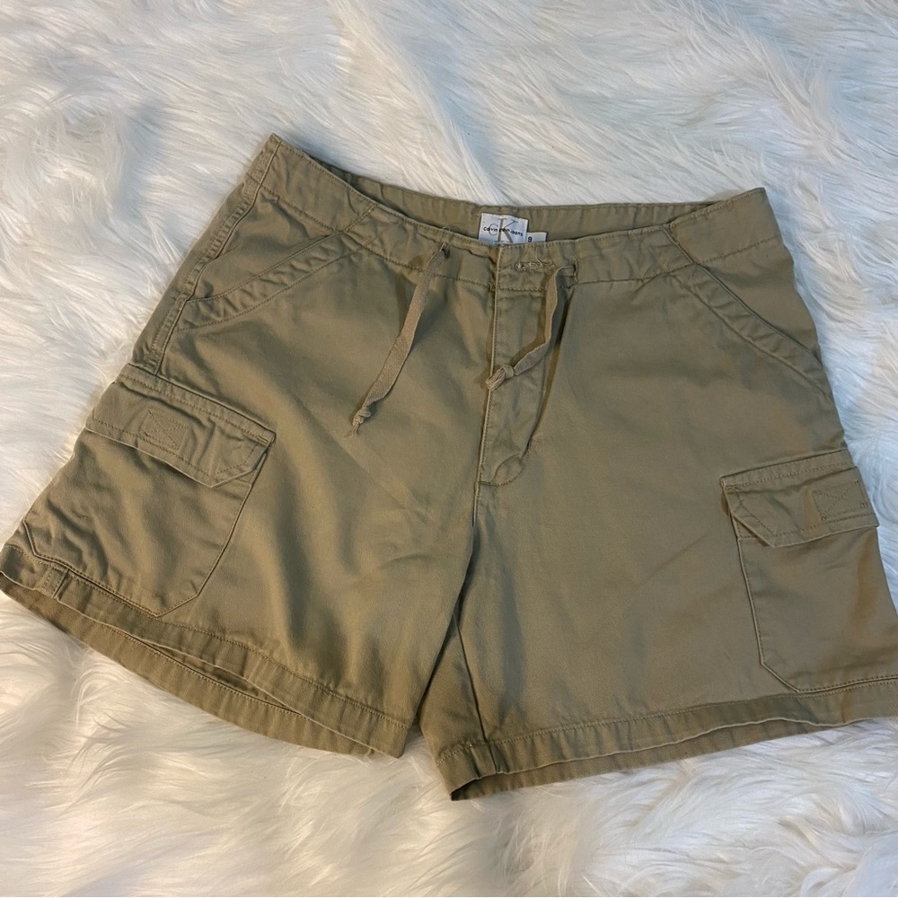 Beautiful Calvin Klein khakis shorts size 9☀️